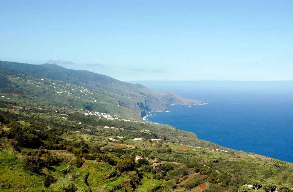 Ländliches Panorama der Nordostküste der Insel La Palma in La Tosca