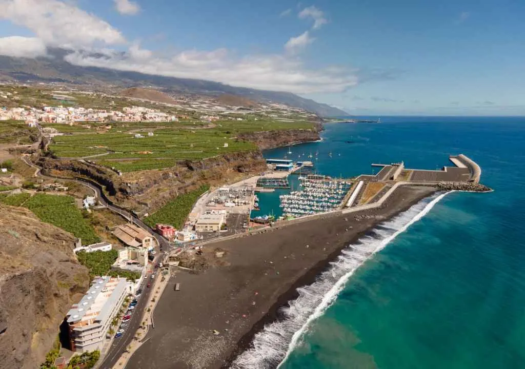 strand von tazacorte und hafen