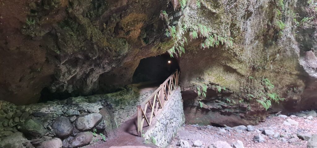 los tilos wasserfall tunnel
