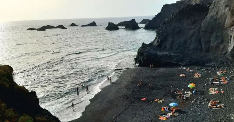 schwarz strand von la zamora la palma