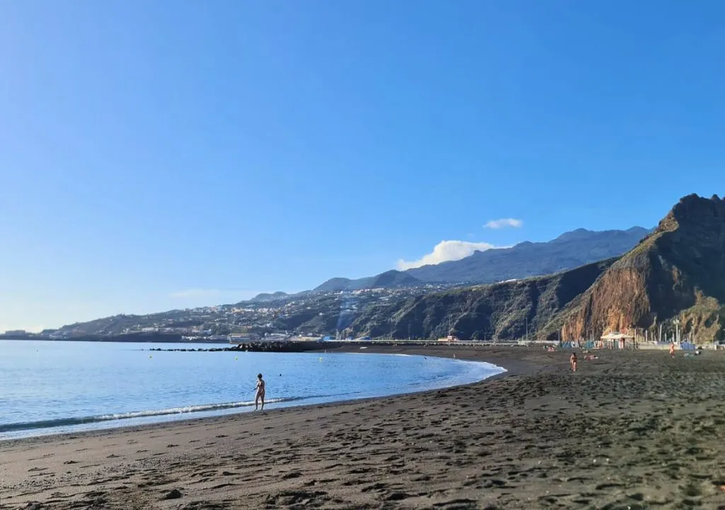 am morgen: strand von santa cruz