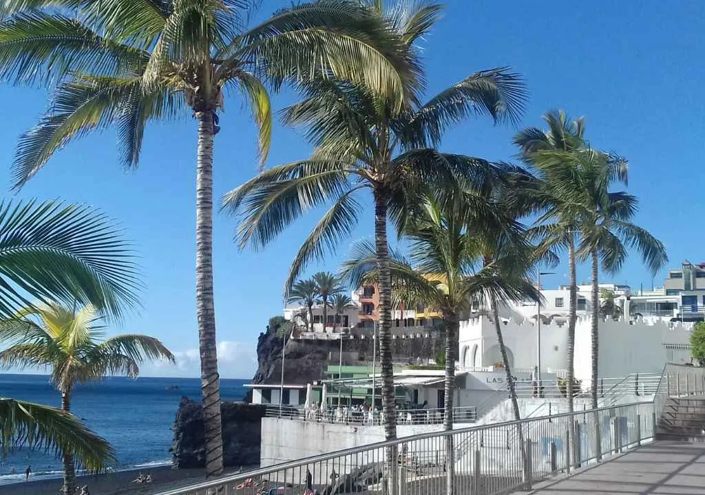 promenade in puerto naos la palma