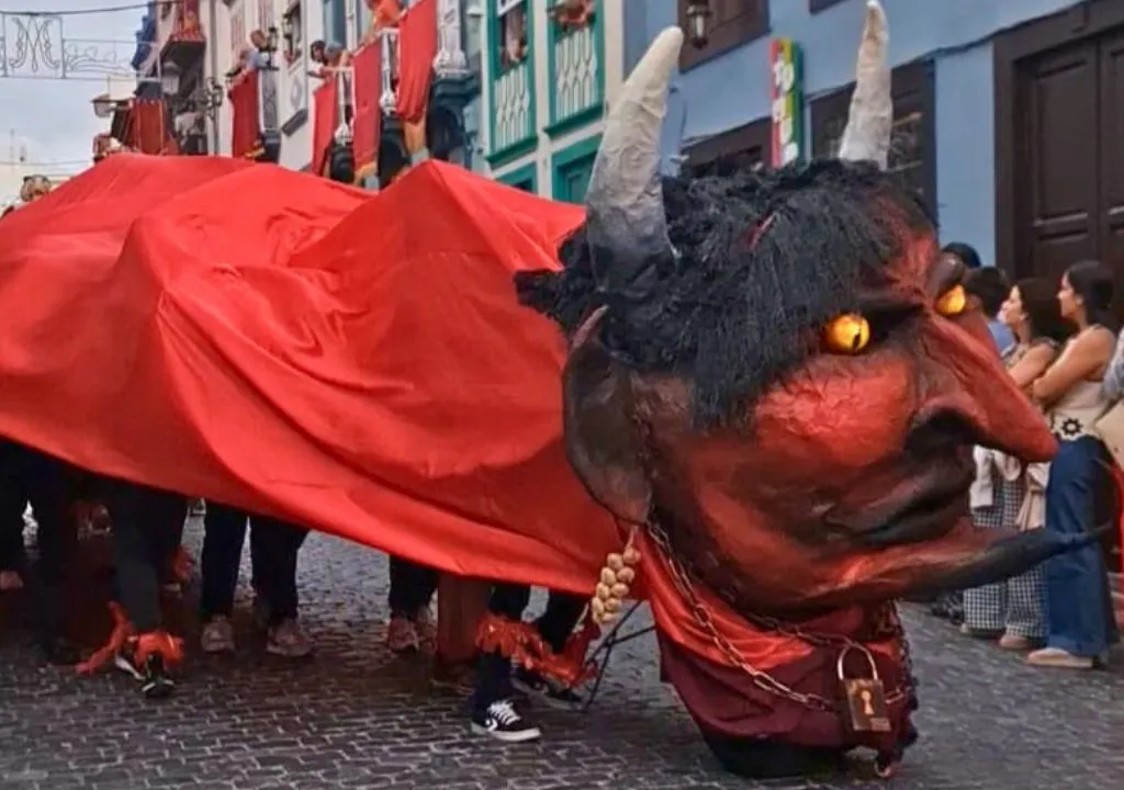 figure of perro maldito