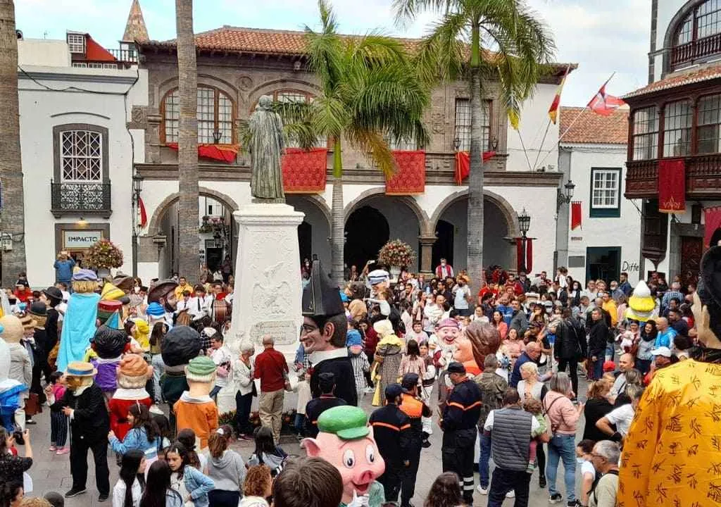 tradicional mascarones dance in santa cruz de la palma