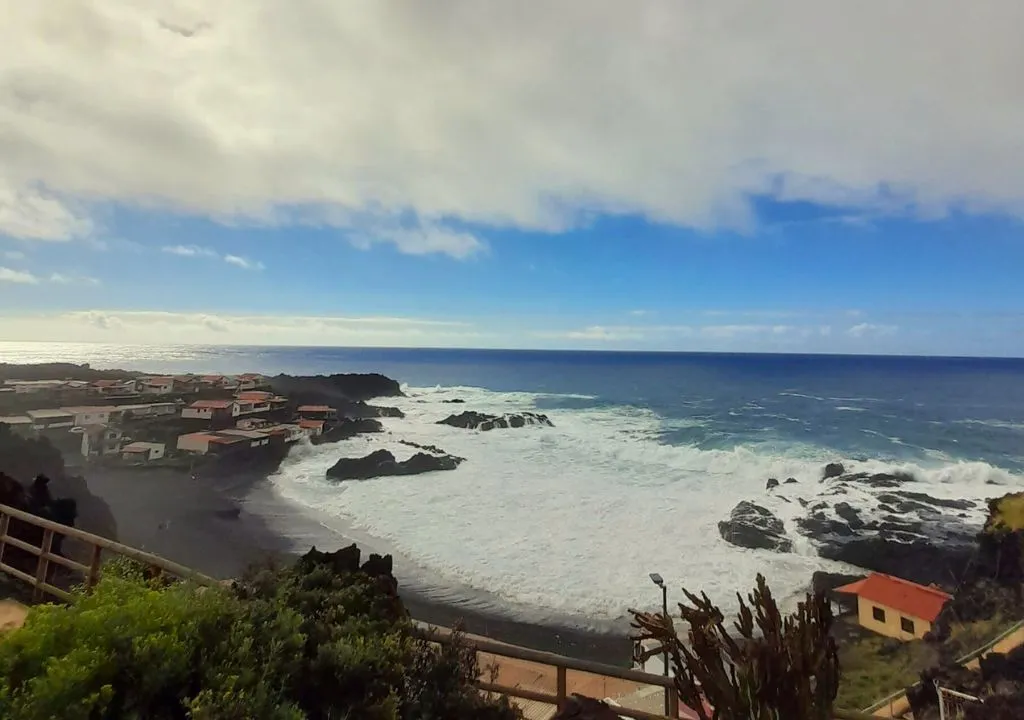 Puntalarga beach in Fuencaliente panorama