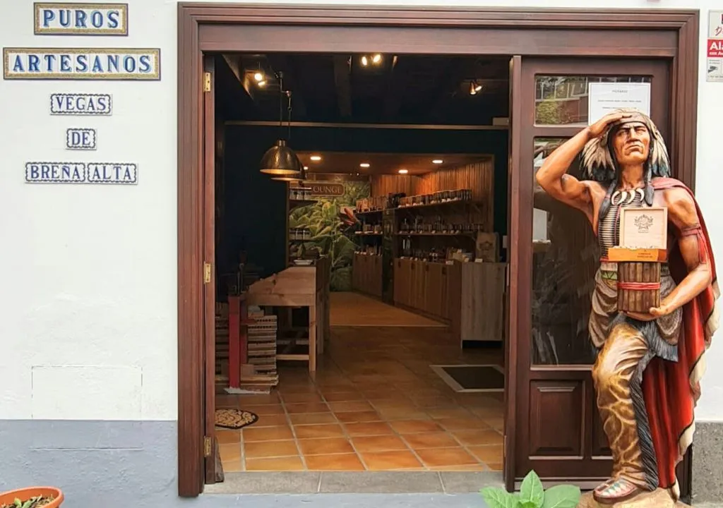 shop of puros artesanos in santa cruz de la palma