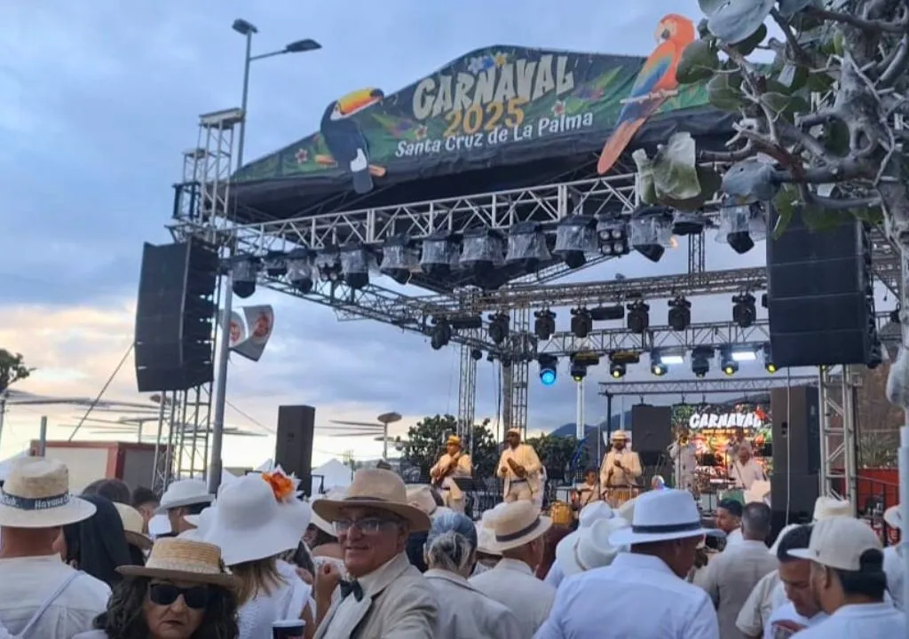 concert on the seafront avenue during los indianos festival