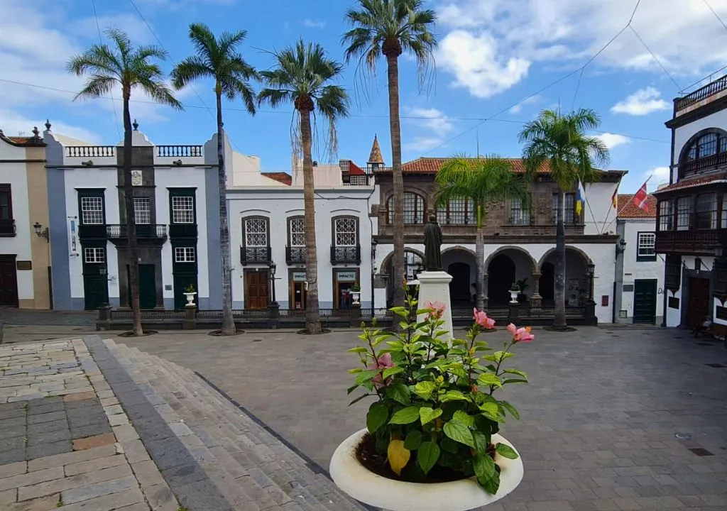 spain square in santa cruz