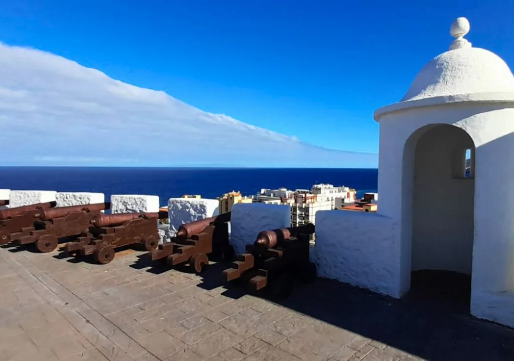canons dans le château de la Vierge a santa cruz de la palma