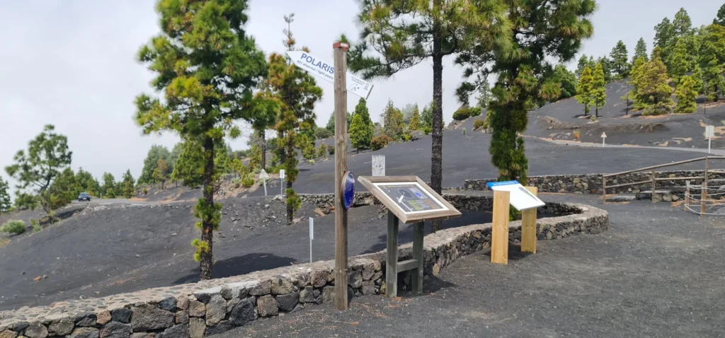 plate-forme d'observation astronomique avec panneaux a la palma