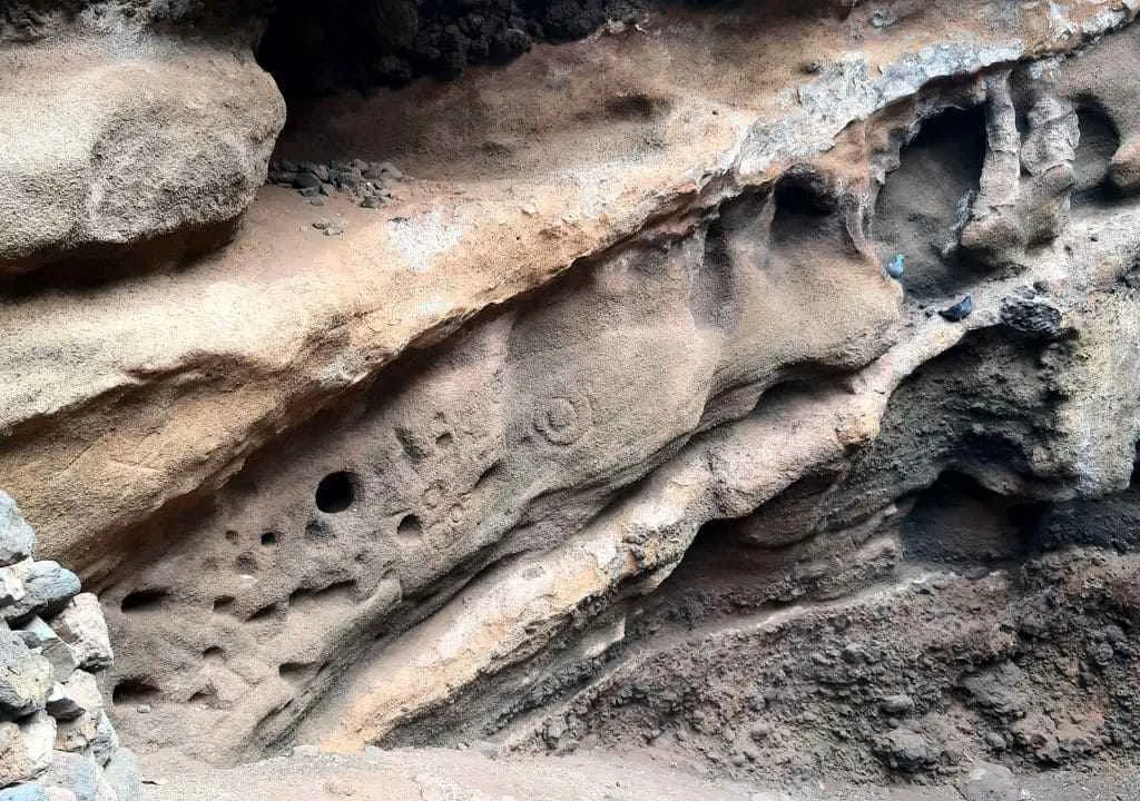 cueva de buracas, detalle de petroglifos