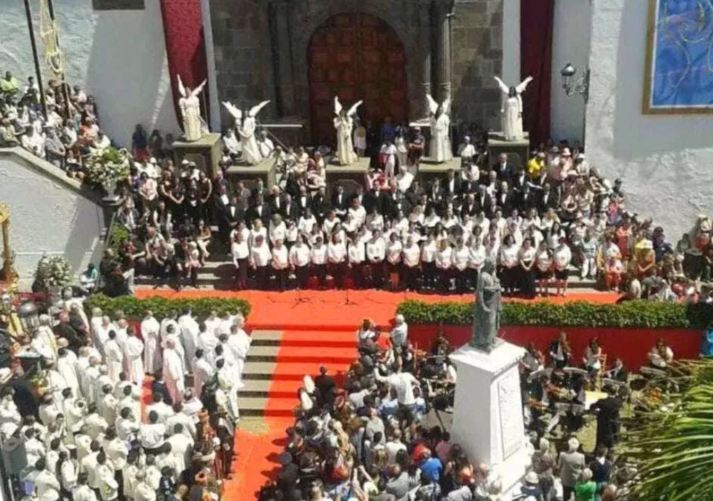 BAJADA de la virgen de las nieves en la palma