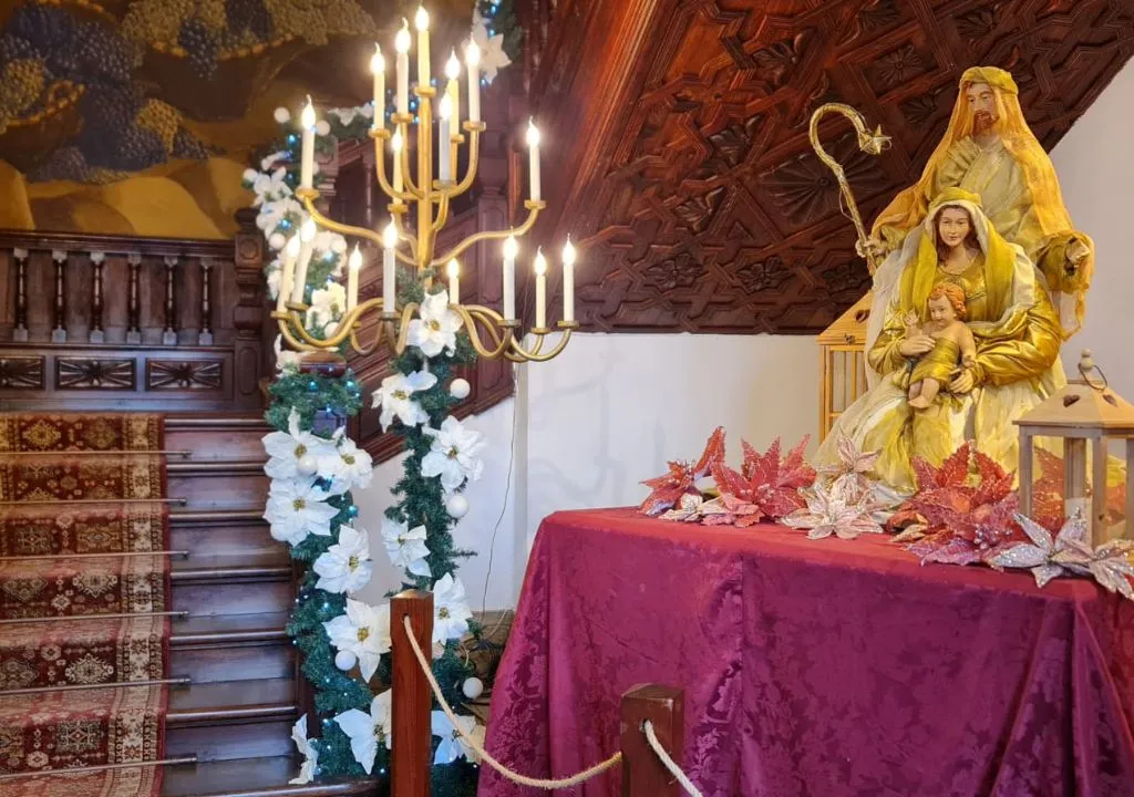 decoraziones navideñas en la entrada del ayuntamiento de santa cruz de la palma