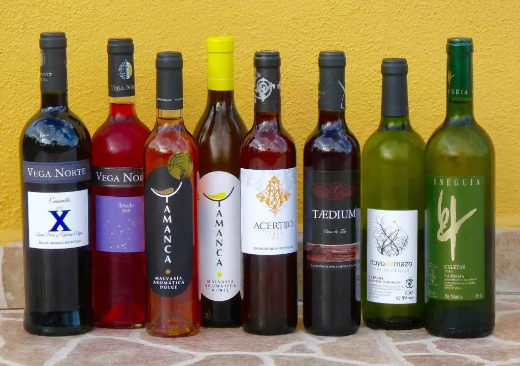 vinos blancos y tintos de la isla