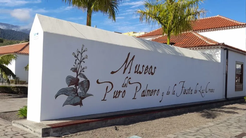 entrada del museo a breña alta del puro palmero