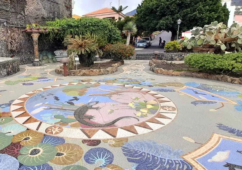 plaza de la glorieta en las manchas la palma