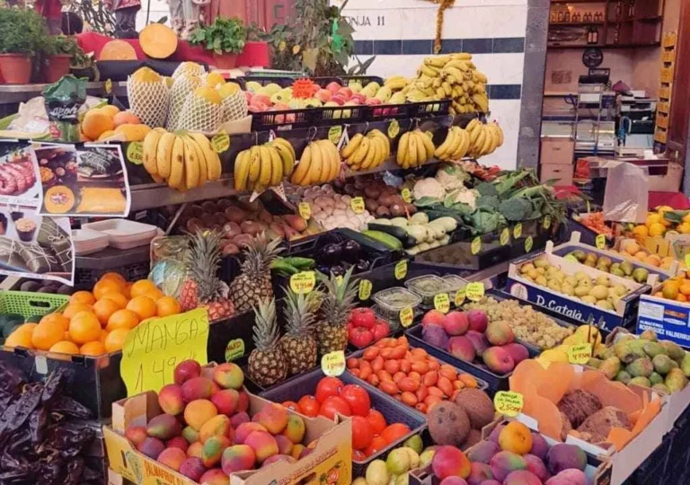 mercado municipal de santa cruz de la palma, puesto de fruta y verdura