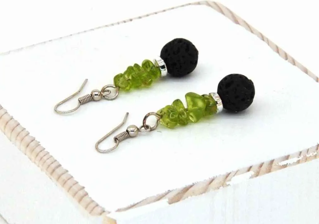 pendientes de lava y olivina