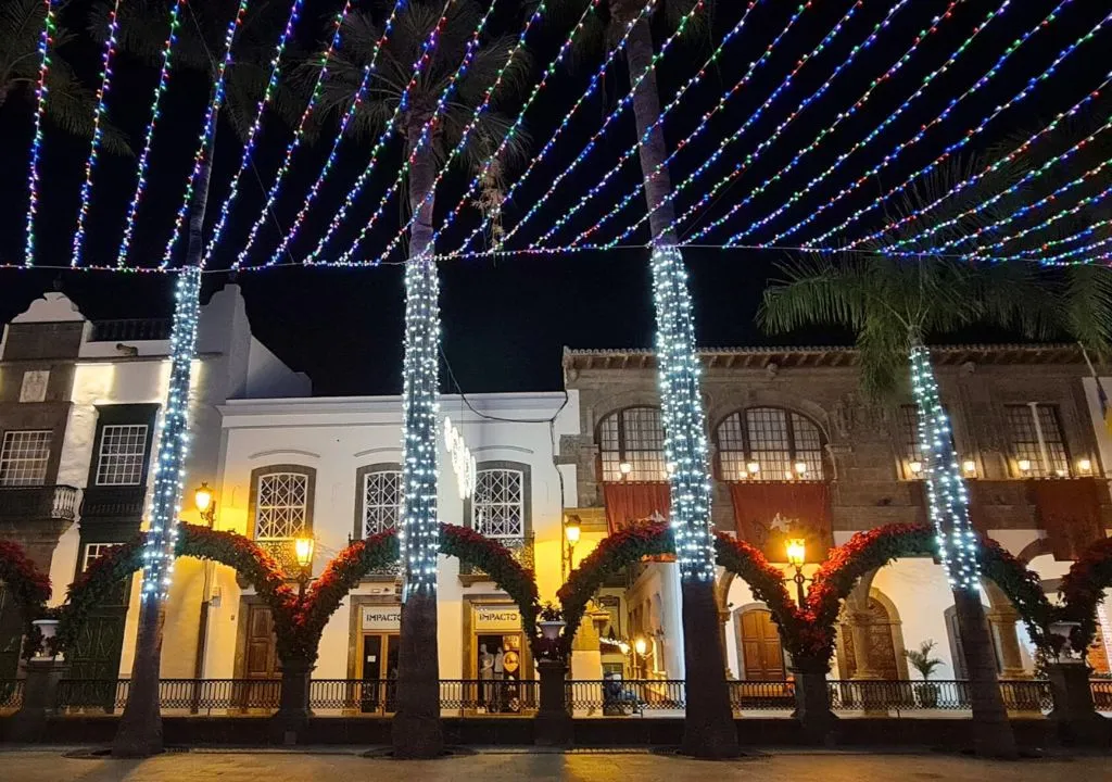 alumbrado navideño en la plaza de españa de santa cruz de la palma