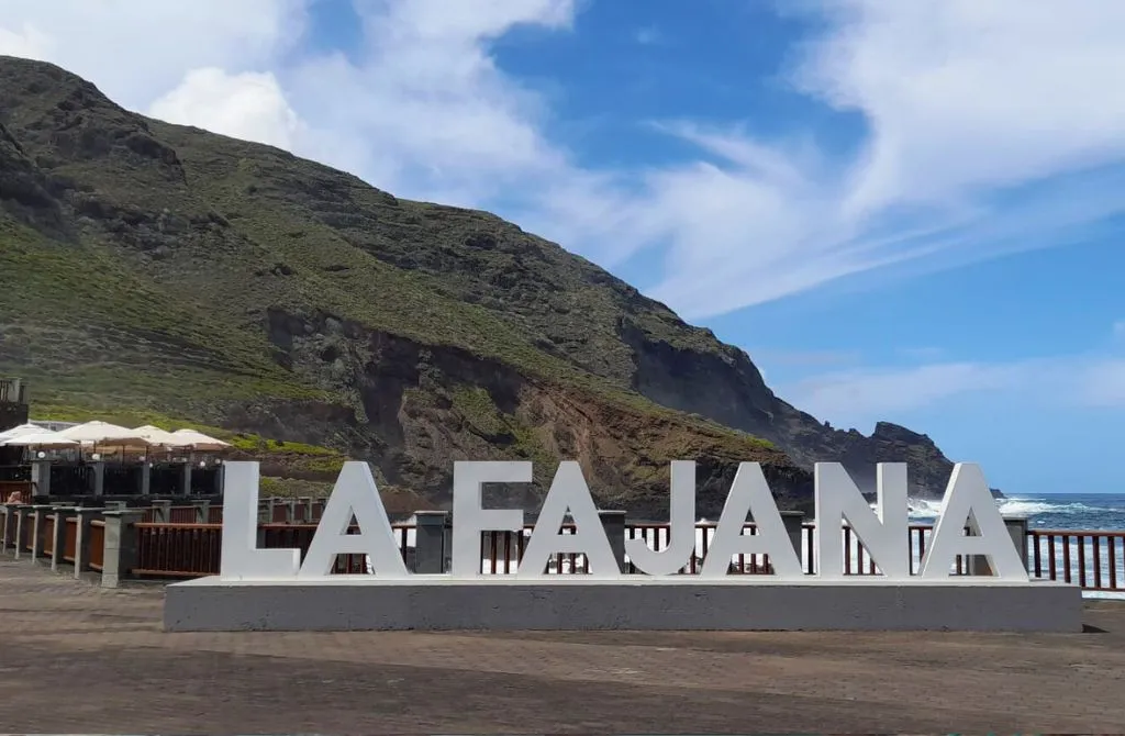 letrero de la fajana en las piscinas naturales
